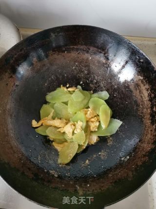 莴笋炒鸡蛋的做法步骤：2