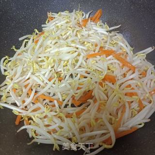 胡箩卜炒豆芽的做法步骤：4