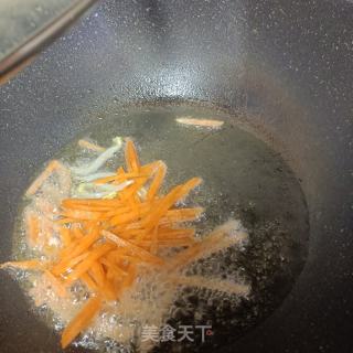 胡箩卜炒豆芽的做法步骤：3