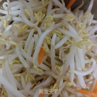 胡箩卜炒豆芽的做法步骤：1
