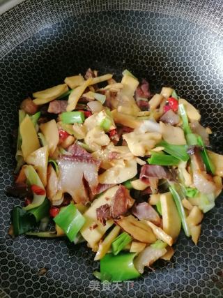 冬笋炒腊肉的做法步骤：5
