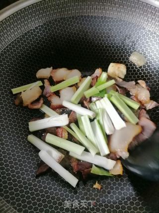 冬笋炒腊肉的做法步骤：2