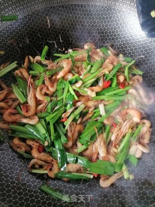 韭菜炒河虾的做法步骤：6