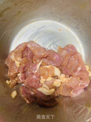 蘑菇炒肉片的做法步骤：1