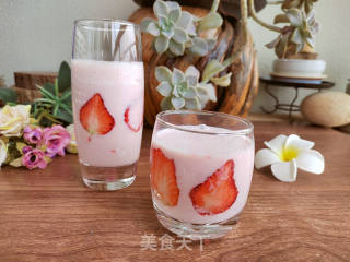 【春日饮品】草莓奶昔的做法步骤：4