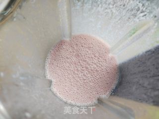【春日饮品】草莓奶昔的做法步骤：3