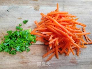 胡萝卜鸡蛋饼的做法步骤：2