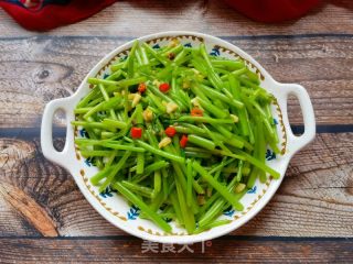 小米椒蒜蓉炒茼蒿杆的做法步骤：11