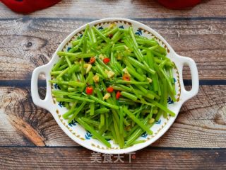 小米椒蒜蓉炒茼蒿杆的做法步骤：10