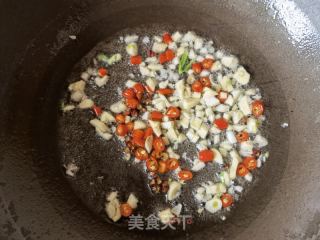 小米椒蒜蓉炒茼蒿杆的做法步骤：5