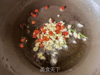 小米椒蒜蓉炒茼蒿杆的做法步骤：4