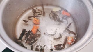 黄花菜炒肉的做法步骤：7