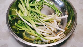黄花菜炒肉的做法步骤：3