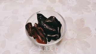 黄花菜炒肉的做法步骤：2
