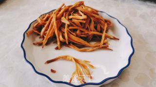 黄花菜炒肉的做法步骤：1