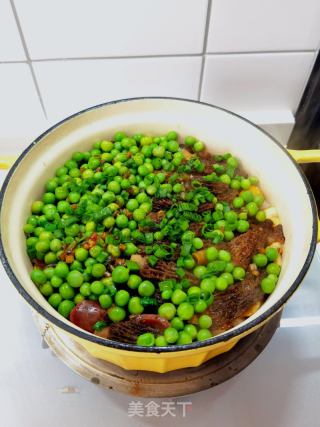 羊肚菌煲仔饭的做法步骤：6