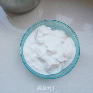 草莓拌酸奶的做法步骤：3