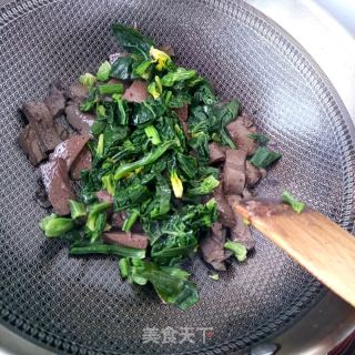 菠菜炒猪血的做法步骤：8