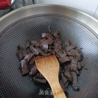 菠菜炒猪血的做法步骤：7