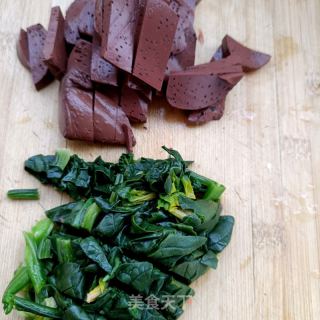 菠菜炒猪血的做法步骤：4