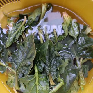 菠菜炒猪血的做法步骤：1