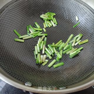 春韭炒海虹的做法步骤：6