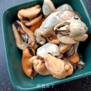 春韭炒海虹的做法步骤：2