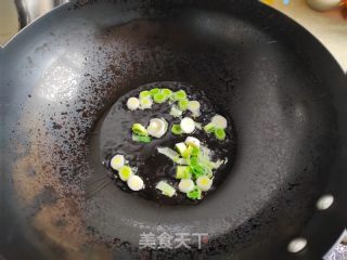 蒜苗炒雪菜的做法步骤：2