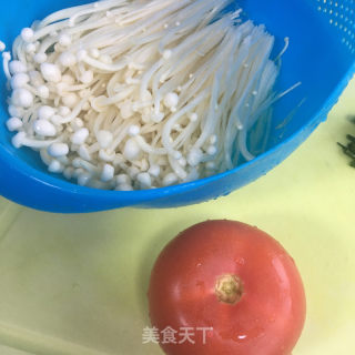 番茄金针菇肉片汤的做法步骤：3