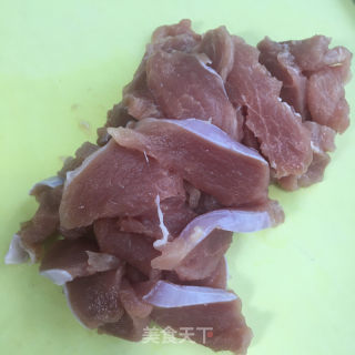 番茄金针菇肉片汤的做法步骤：1