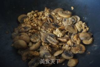 口蘑炒鸡蛋的做法步骤：6