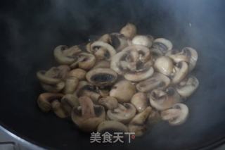 口蘑炒鸡蛋的做法步骤：4