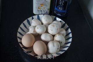 口蘑炒鸡蛋的做法步骤：1