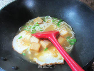 鱼豆腐鸡蛋汤面的做法步骤：6
