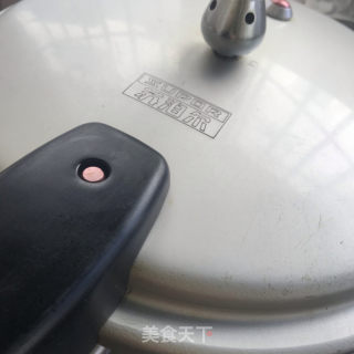 莲藕排骨汤的做法步骤：8