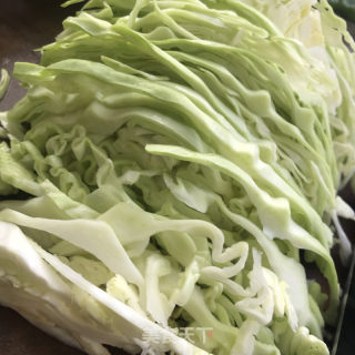 青椒豆芽炒细面的做法步骤：4