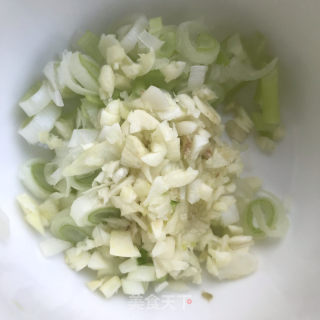 蒜蓉辣酱炒葫芦的做法步骤：3