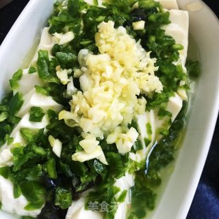 内脂豆腐拌皮蛋的做法步骤：6