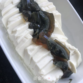 内脂豆腐拌皮蛋的做法步骤：4