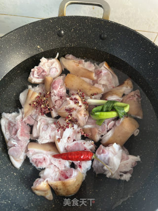 红烧猪蹄的做法步骤：4