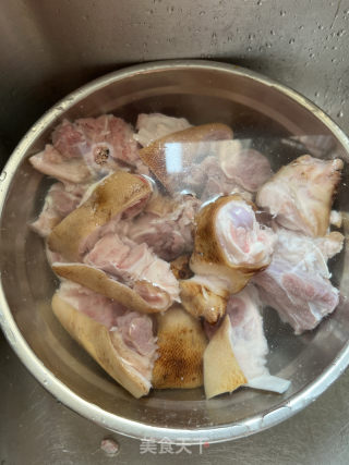 红烧猪蹄的做法步骤：1