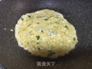 韭黄鸡蛋炒饭的做法步骤：2