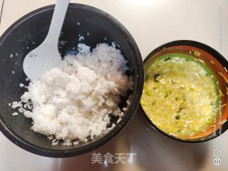韭黄鸡蛋炒饭的做法步骤：1