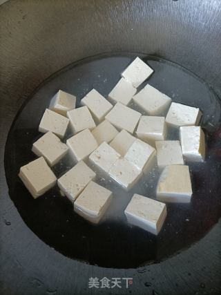 鱼香豆腐的做法步骤：1