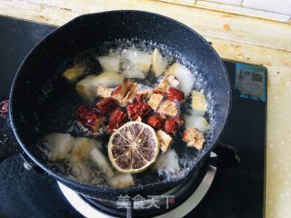 雪梨红枣柠檬水的做法步骤：3