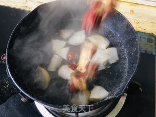 雪梨红枣柠檬水的做法步骤：2