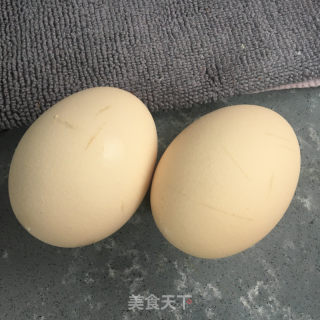 鸡蛋炒秋葵的做法步骤：2