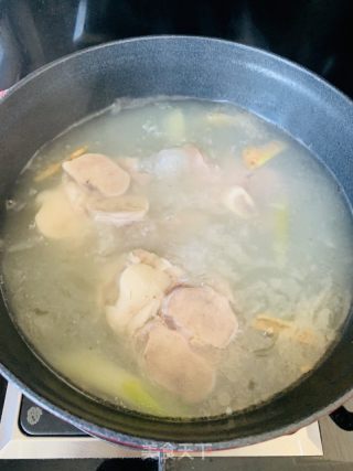 山药玉米胡萝卜骨头汤的做法步骤：3