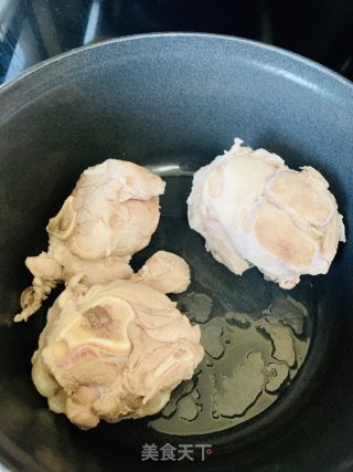 山药玉米胡萝卜骨头汤的做法步骤：1