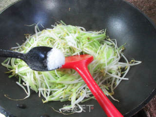 莴笋炒绿豆芽的做法步骤：6